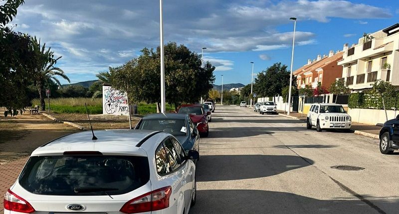 Multas a gogó de la Policía Local de Xàbia por aparcar en una calle donde no hay señales de prohibido estacionamiento
