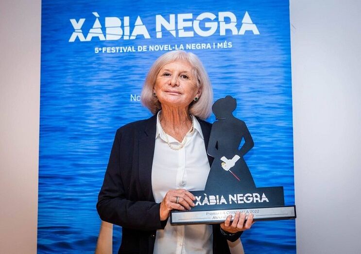 Alicia Giménez Bartlett recibe el premio La Criminala en Xàbia Negra