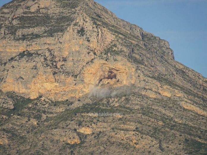 Sofocan con rapidez un incendio en el Montgó