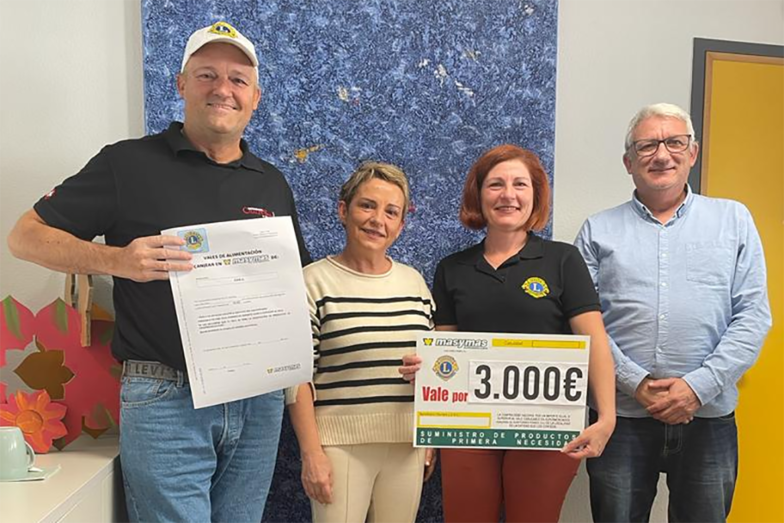 El Club Lions entrega 3.000 euros a Servicios Sociales que se destinarán a familias vulnerables