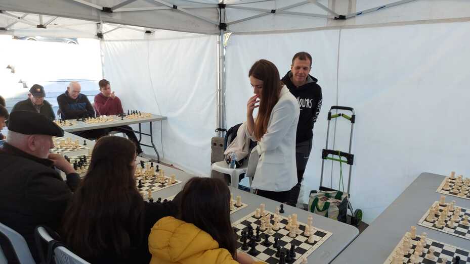 Rebeca Jiménez, campeona de España de Ajedrez, demuestra su talento en Xàbia