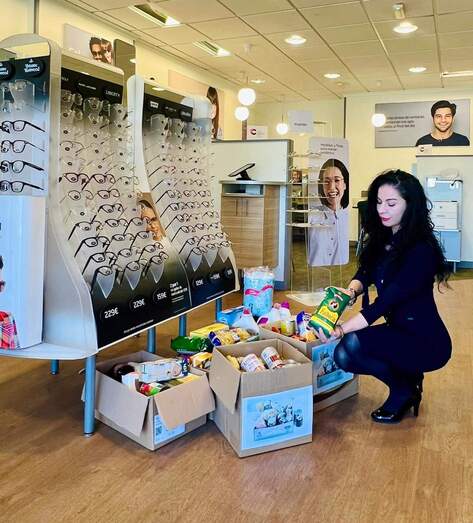 Specsavers Jávea recoge alimentos, artículos de aseo y productos para Cáritas