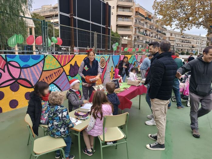 Éxito de participación en la feria de Navidad celebrada por el colegio Port de Xàbia