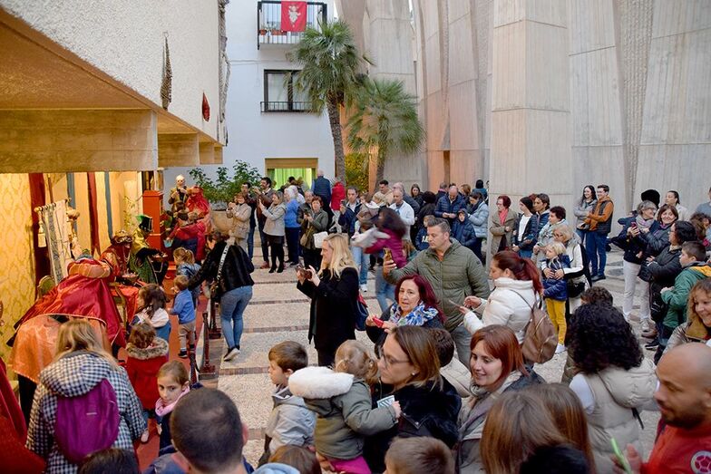 Los Emisarios de los Reyes Magos comienzan a recoger las cartas de los niños y niñas de Xàbia