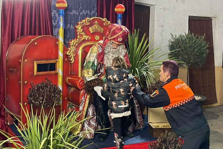 Benitatxell se prepara para la llegada de los Reyes Magos con la visita del Emisario Real